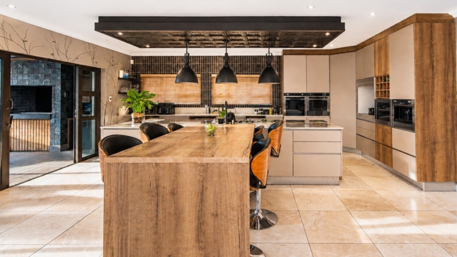 8 Bedroom Property for Sale in Birdwood Estate North West